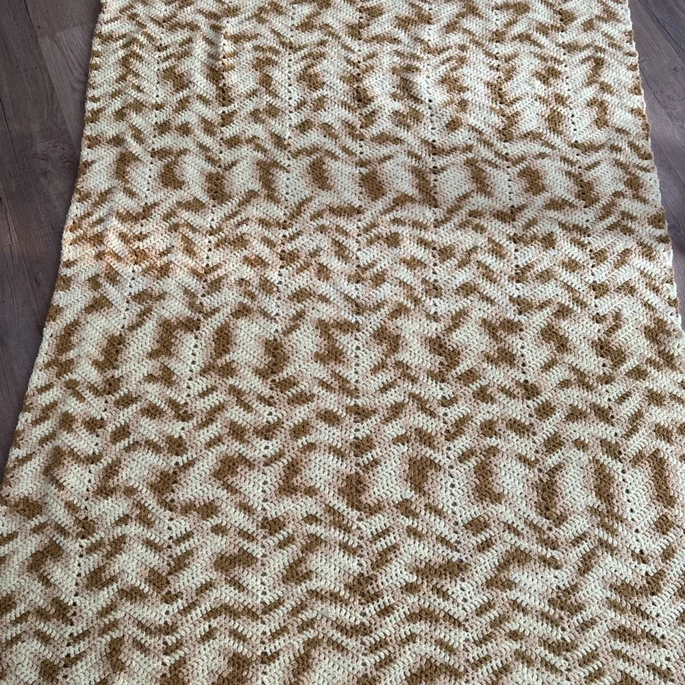 Vintage Cozy Crocheted Chevron Throw Blanket Afghan Tan Gold Yellow 68x43